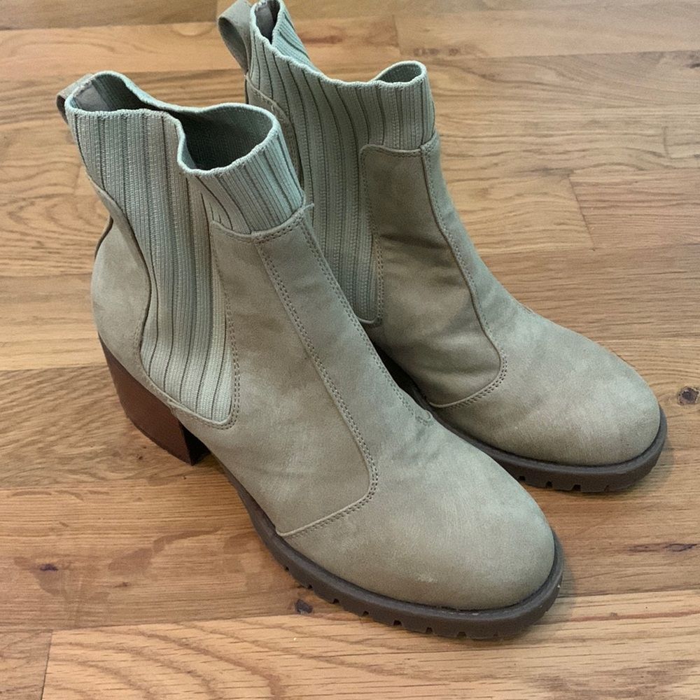 Yellowbox Taiya Beige Chunky Heel Ankle Boots Size 9